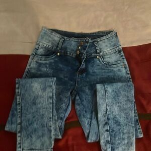 Stone washed skinny jeans